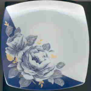 decoluc-peintre sur porcelaine-assiette bleue-rose 
