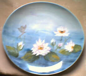 decoluc-peintre sur porcelaine-plat aux fleurs
